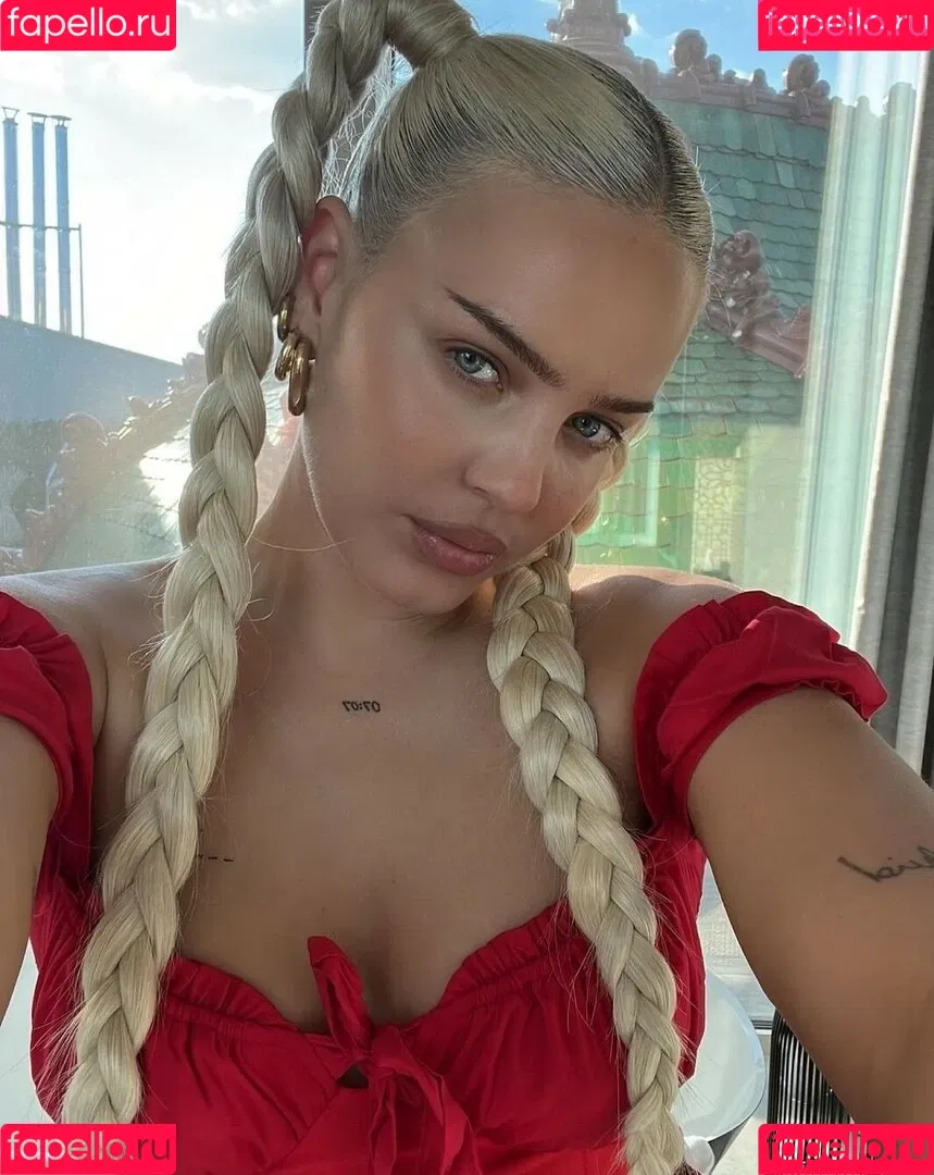 Annemarie Onlyfans Photo Gallery 
