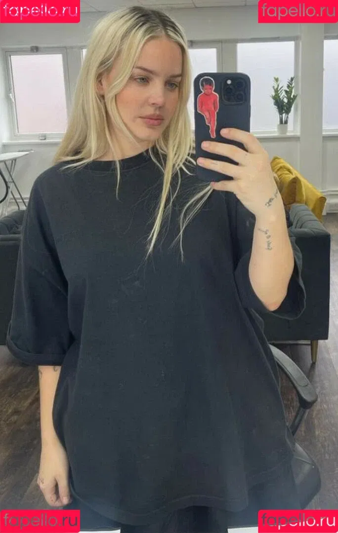 Annemarie Onlyfans Photo Gallery 