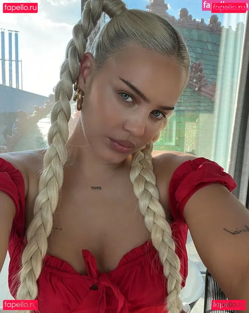 Annemarie Onlyfans Photo Gallery 