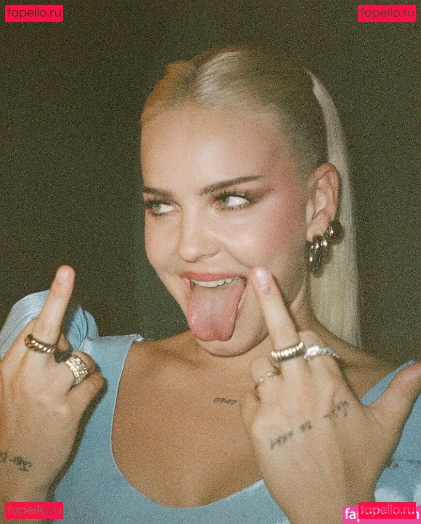 Annemarie Onlyfans Photo Gallery 