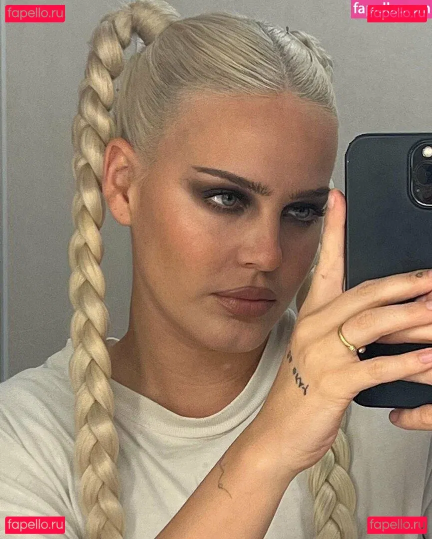 Annemarie Onlyfans Photo Gallery 