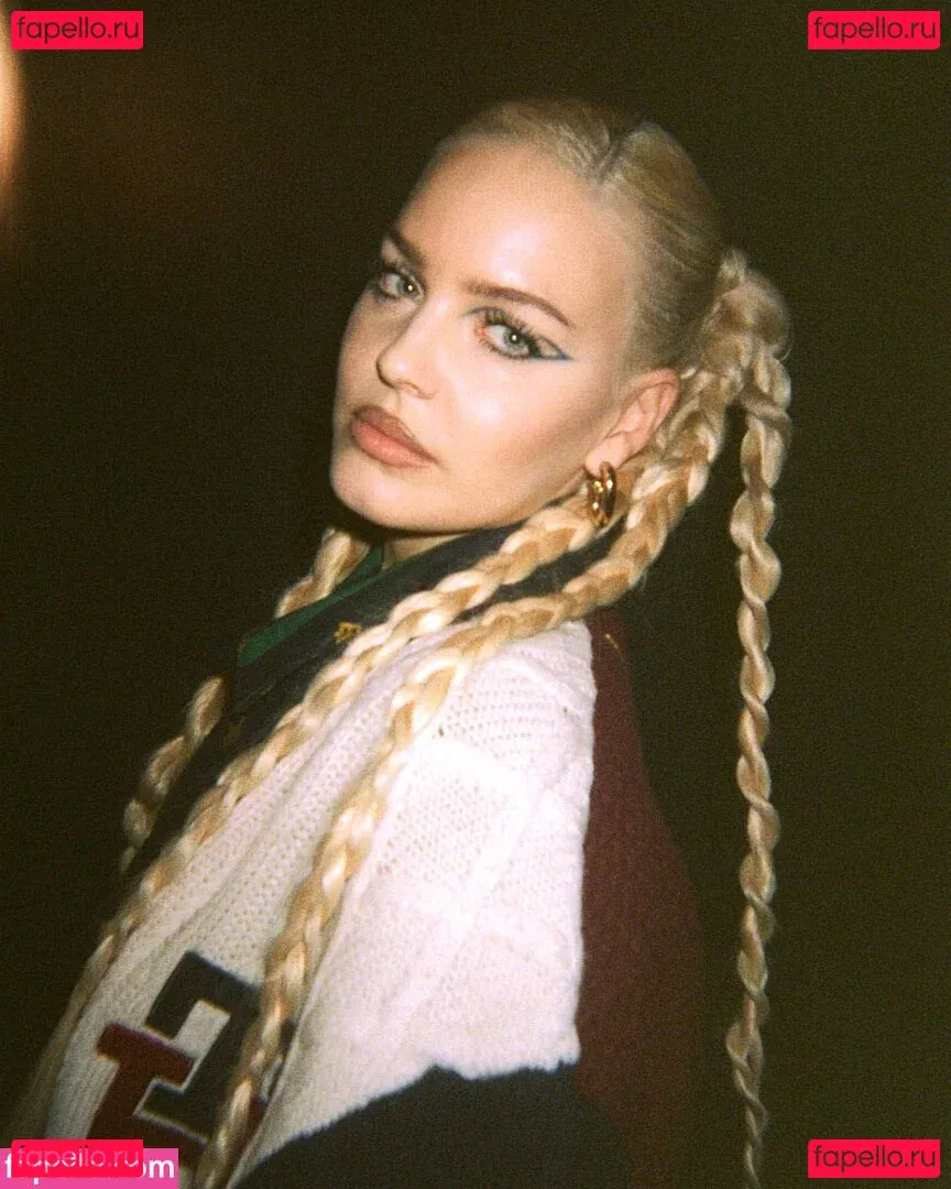 Annemarie Onlyfans Photo Gallery 