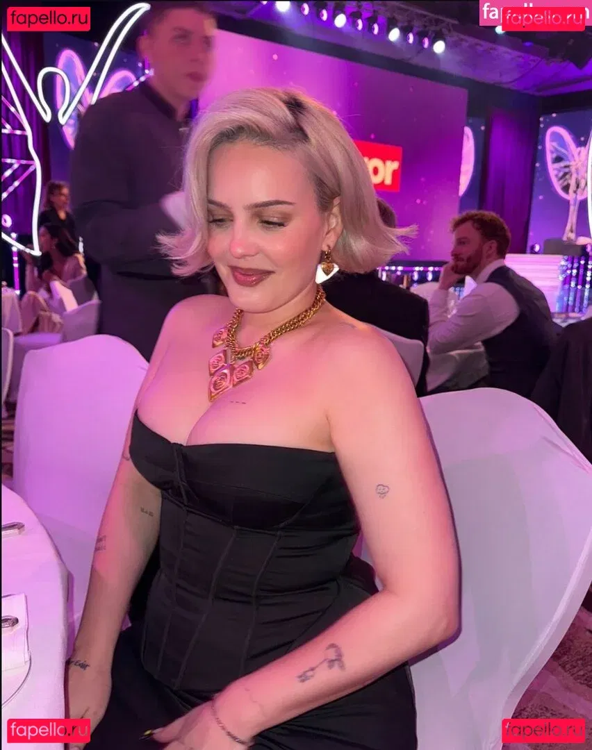 Annemarie Onlyfans Photo Gallery 