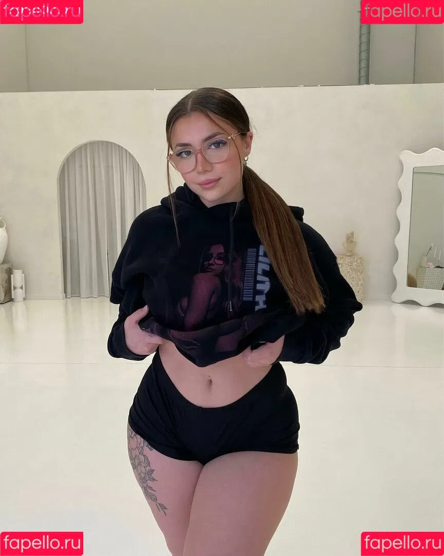Lilith Cavaliere Onlyfans Photo Gallery 