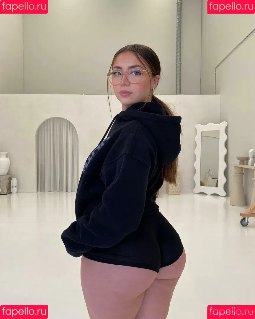Lilith Cavaliere Onlyfans Photo Gallery 