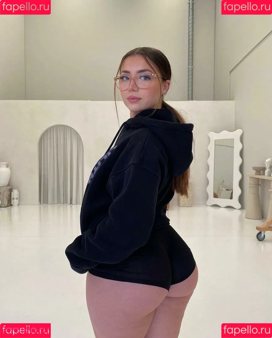 Lilith Cavaliere Onlyfans Photo Gallery 