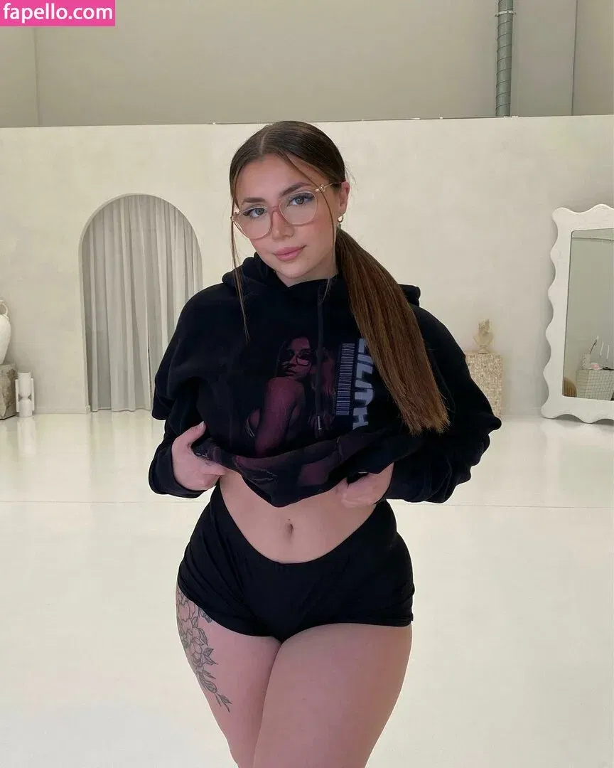 Lilith Cavaliere Onlyfans Photo Gallery 