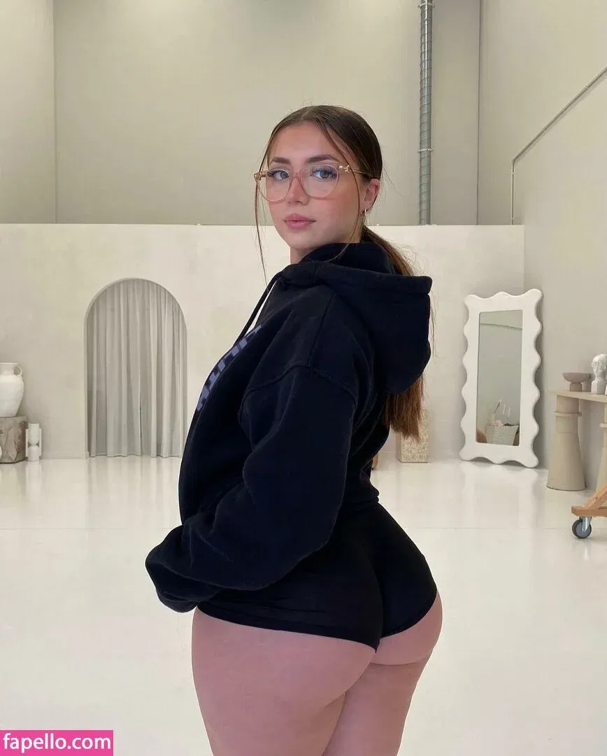 Lilith Cavaliere Onlyfans Photo Gallery 