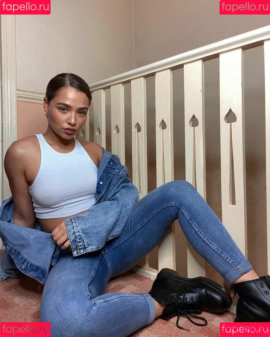 Clo Lloyd Onlyfans Photo Gallery 