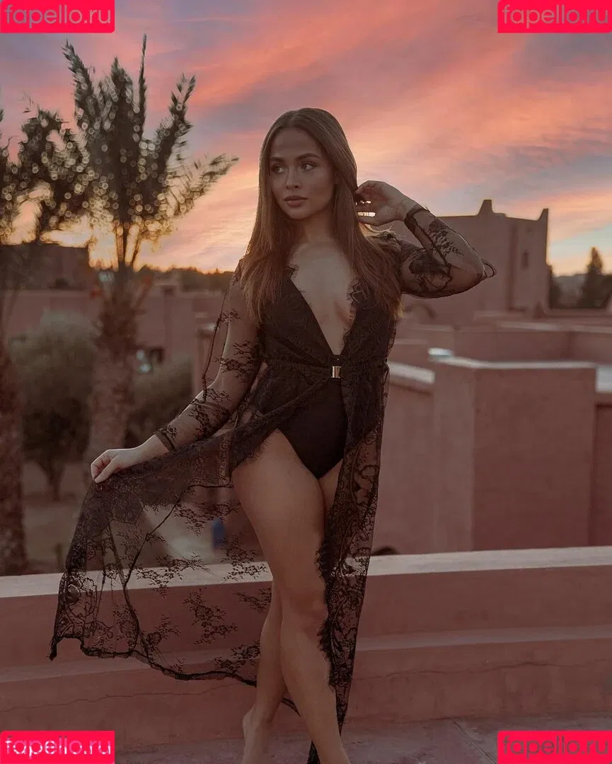 Clo Lloyd Onlyfans Photo Gallery 