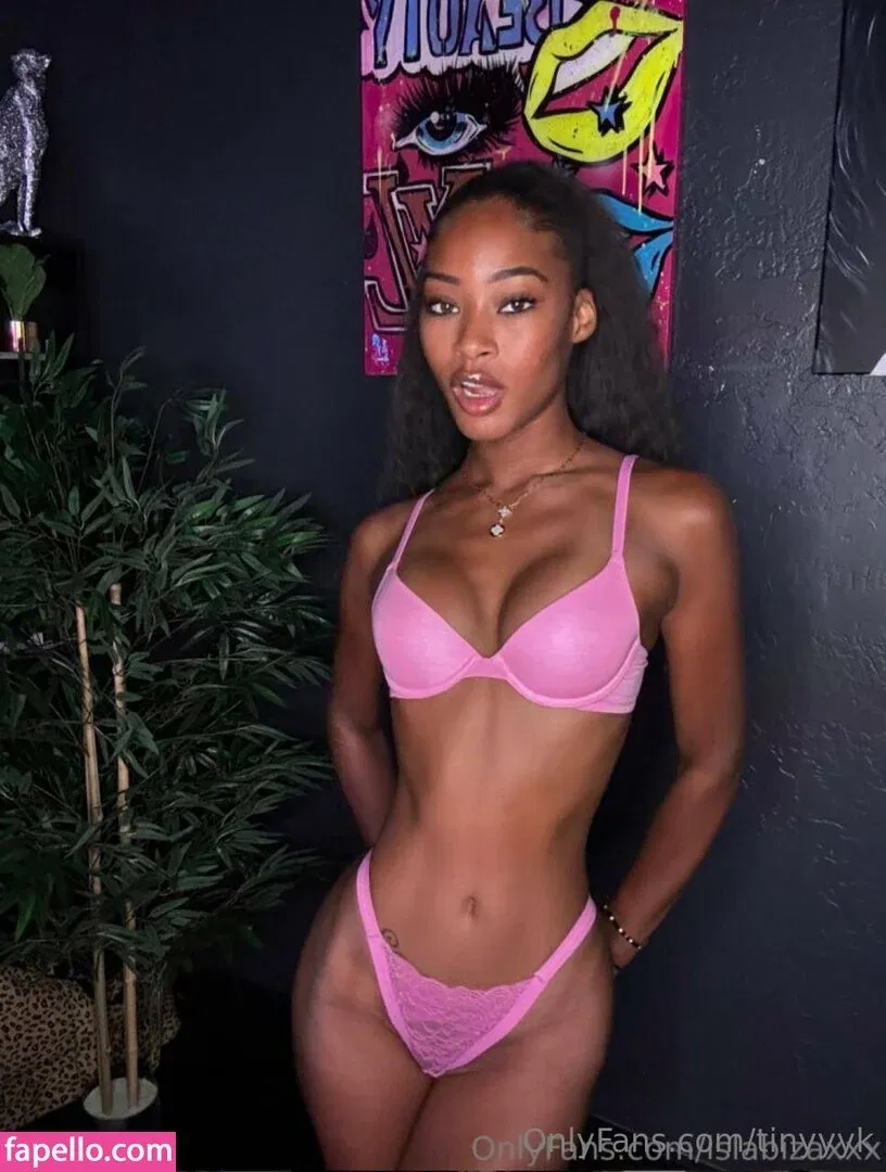 tinyyyk Onlyfans Photo Gallery 