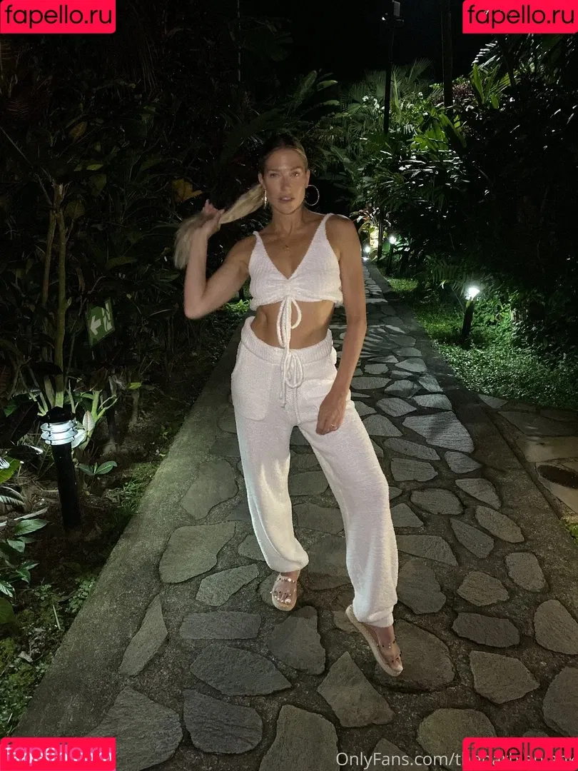 Kelly Kelly Onlyfans Photo Gallery 