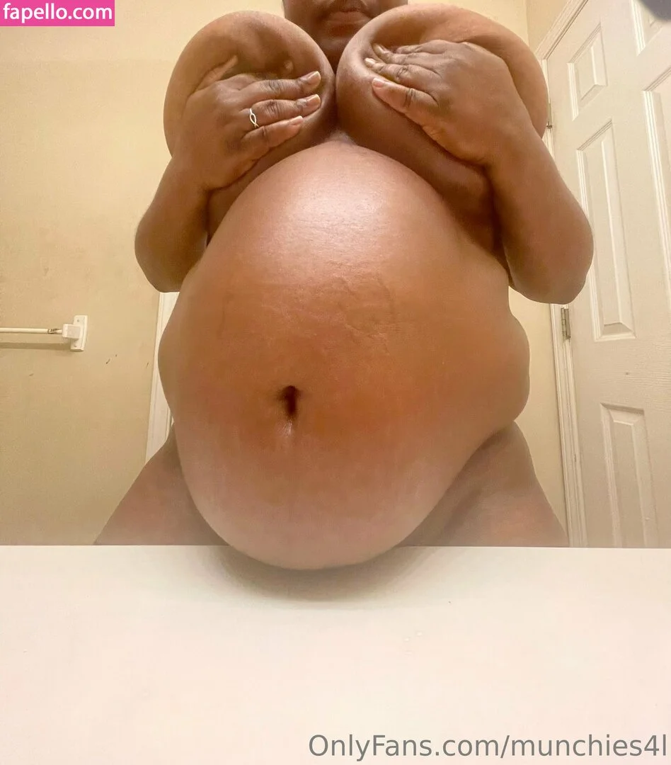 izzyeats Onlyfans Photo Gallery 