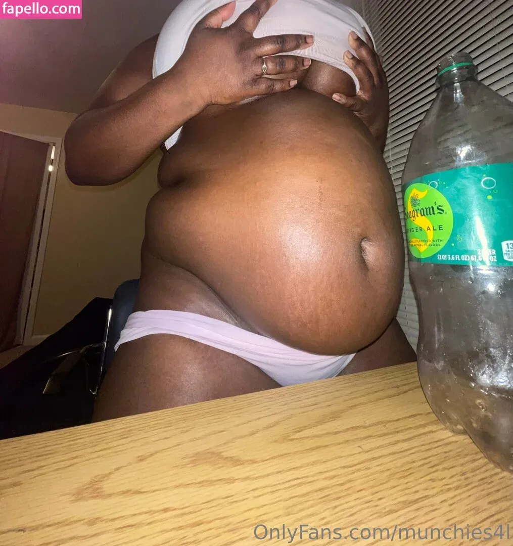 izzyeats Onlyfans Photo Gallery 