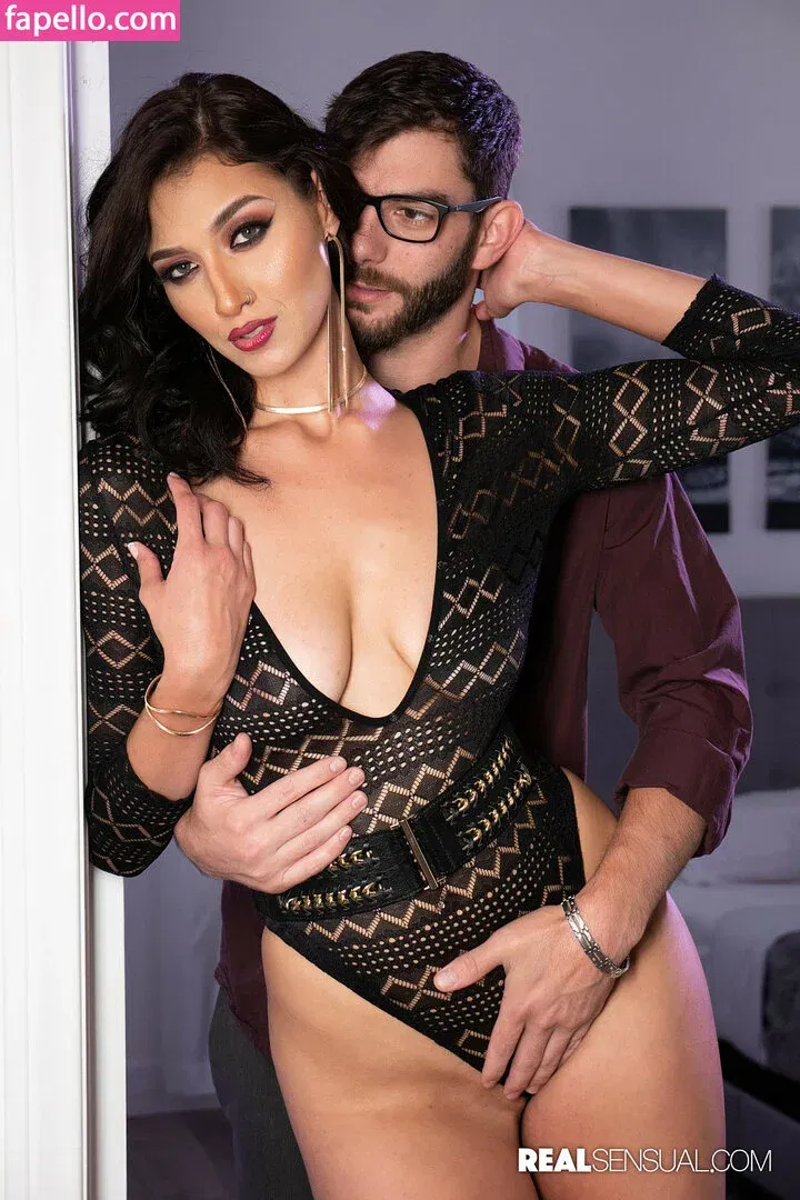 Bella Rolland Onlyfans Photo Gallery 