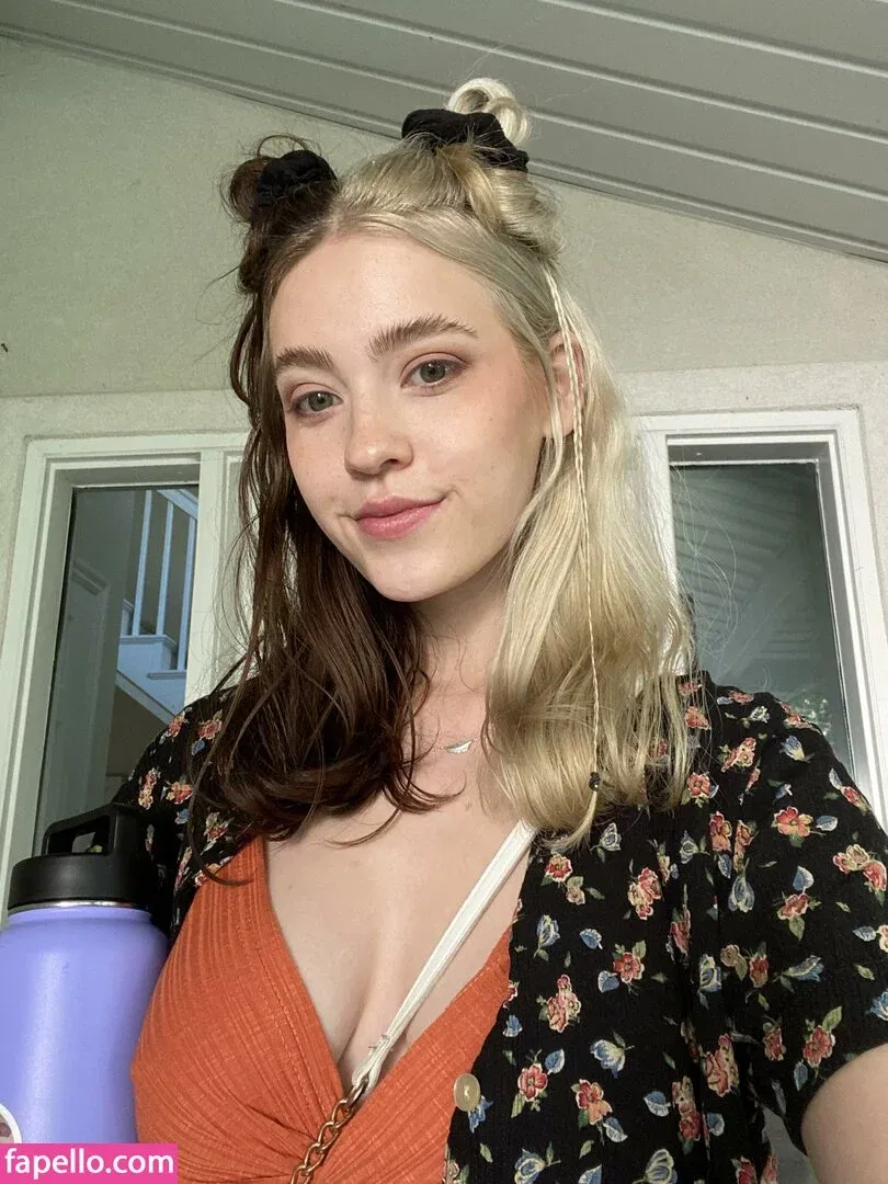 Baby Lily Onlyfans Photo Gallery 