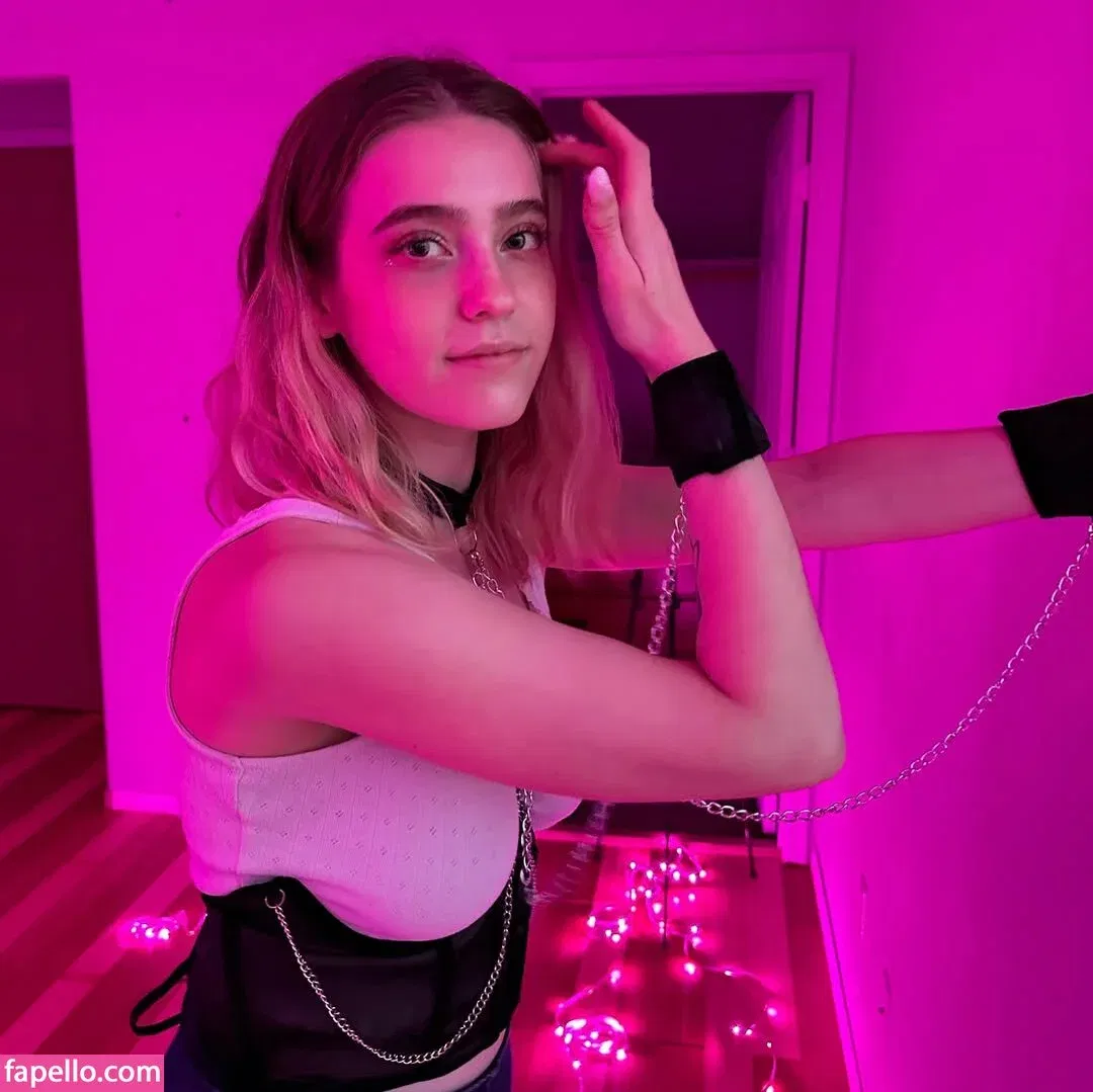 Baby Lily Onlyfans Photo Gallery 