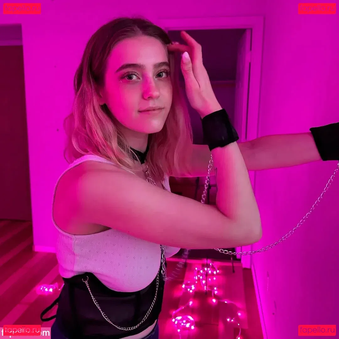 Baby Lily Onlyfans Photo Gallery 