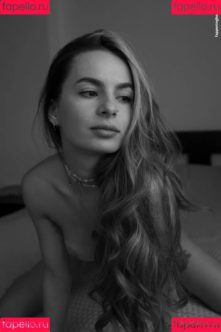 Emily Poker Onlyfans Photo Gallery 