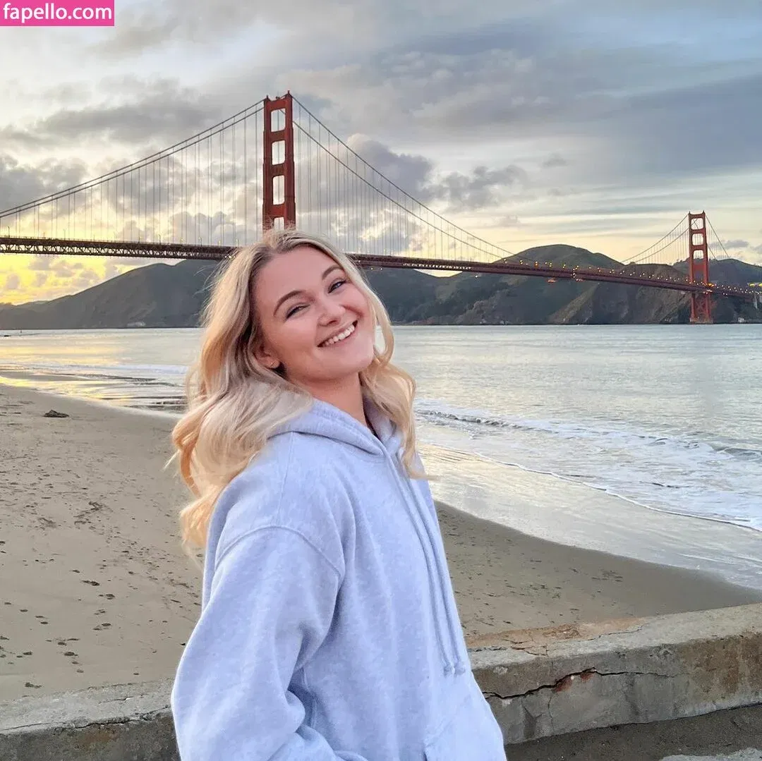 HollyRandall Onlyfans Photo Gallery 