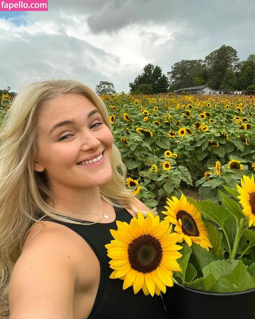 HollyRandall Onlyfans Photo Gallery 