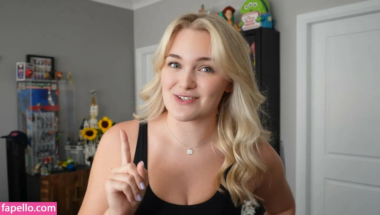 HollyRandall Onlyfans Photo Gallery 