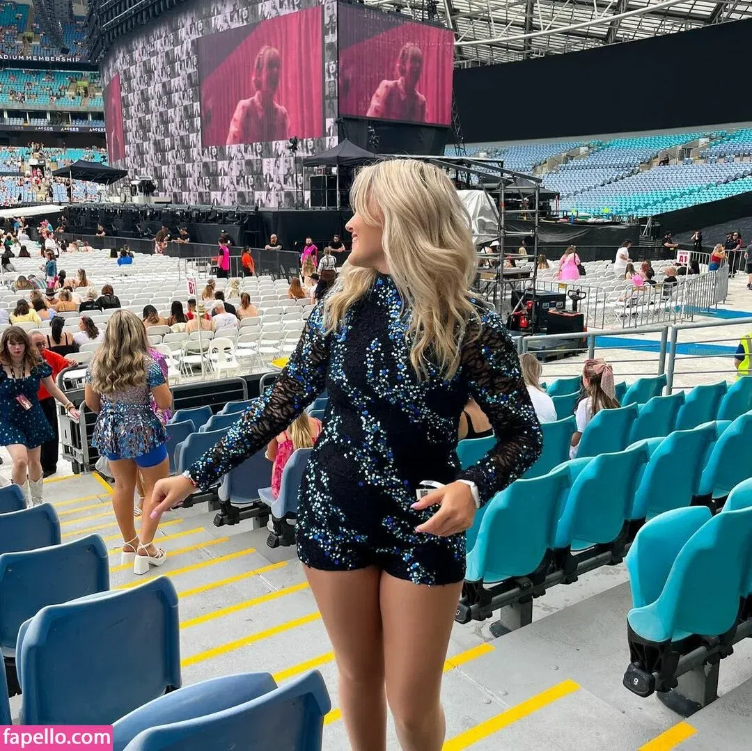 HollyRandall Onlyfans Photo Gallery 