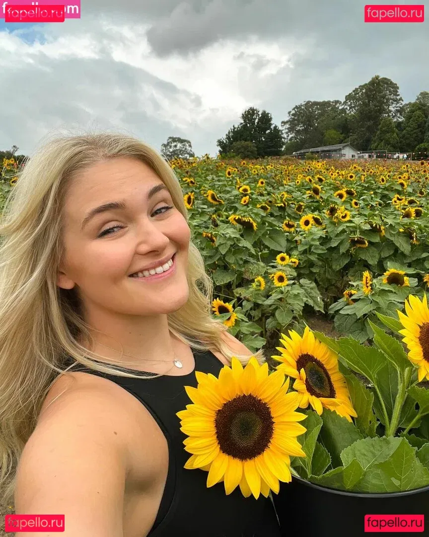 HollyRandall Onlyfans Photo Gallery 