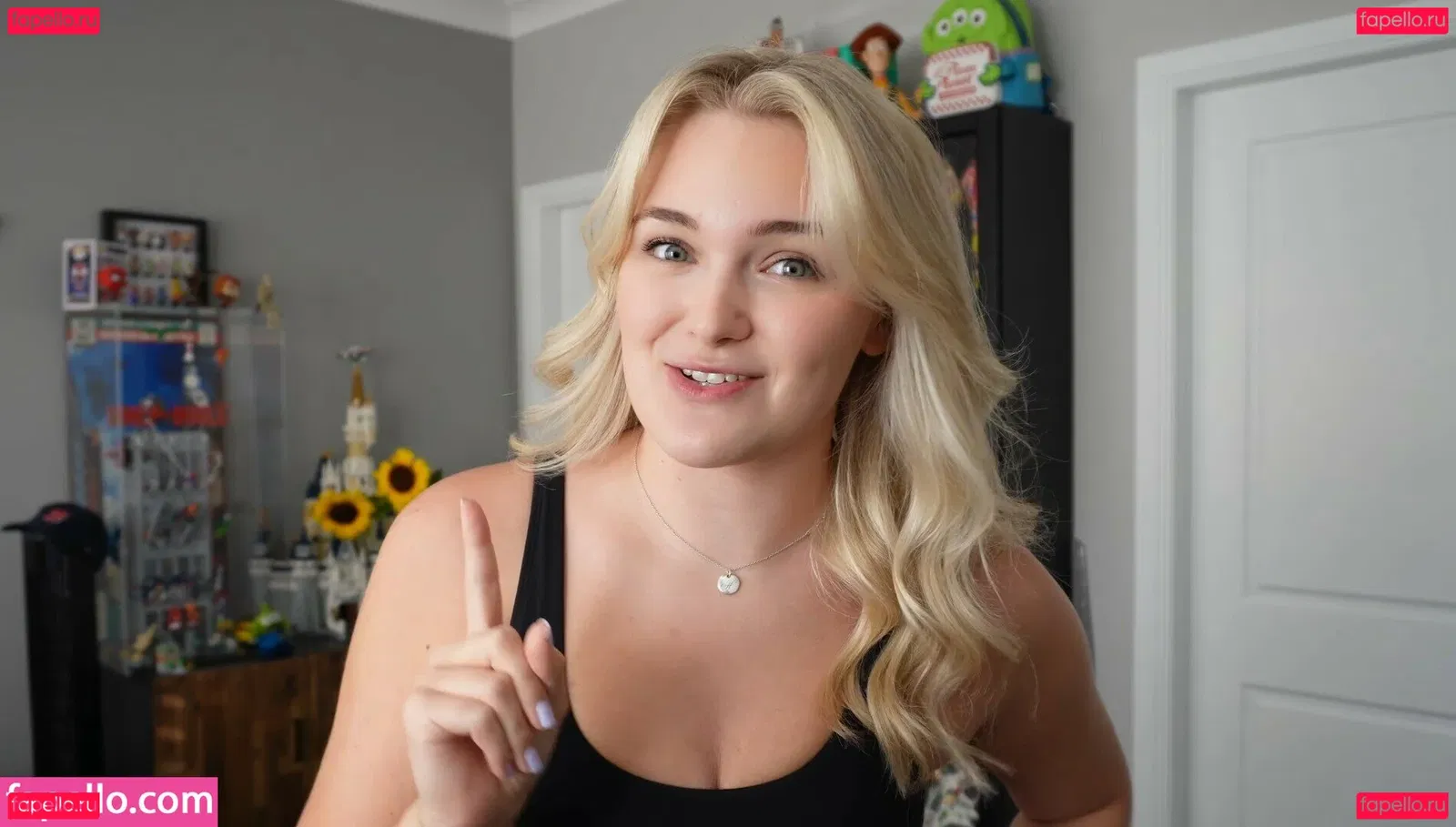 HollyRandall Onlyfans Photo Gallery 