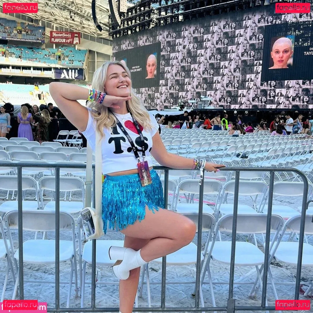 HollyRandall Onlyfans Photo Gallery 