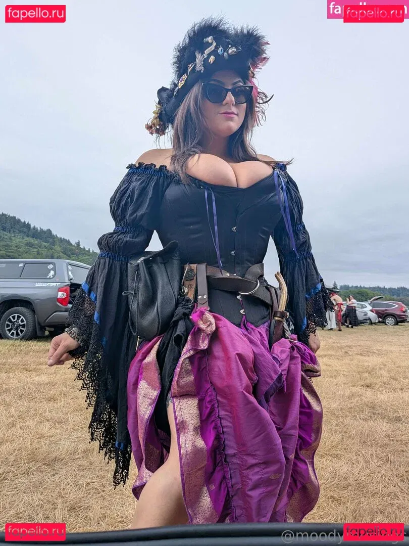 moodymusings Onlyfans Photo Gallery 