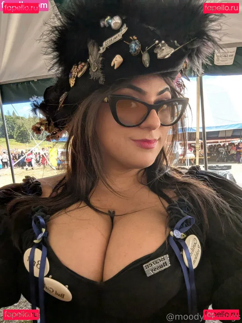 moodymusings Onlyfans Photo Gallery 