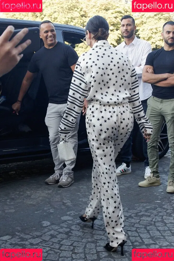 Selena Gomez Onlyfans Photo Gallery 