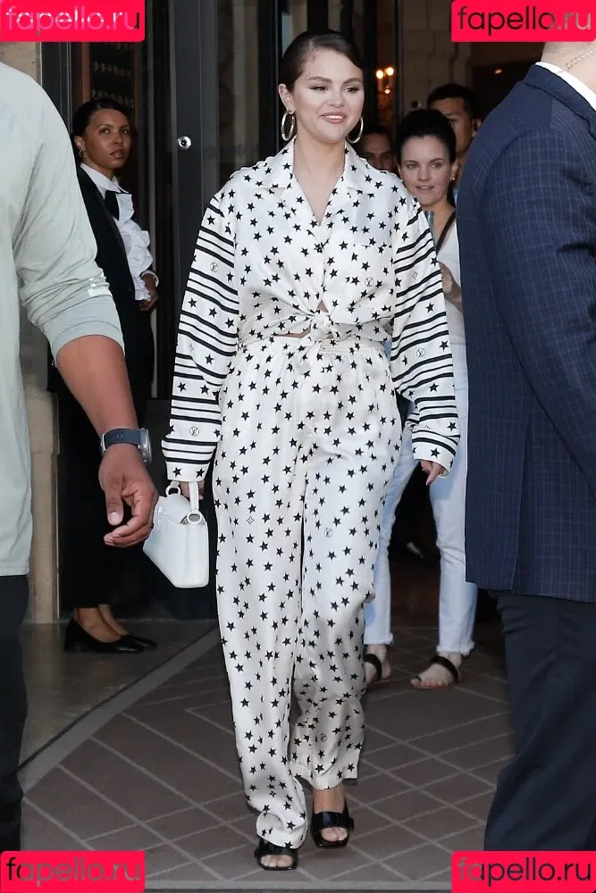 Selena Gomez Onlyfans Photo Gallery 