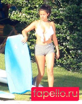 Selena Gomez Nude Onlyfans Photo 48