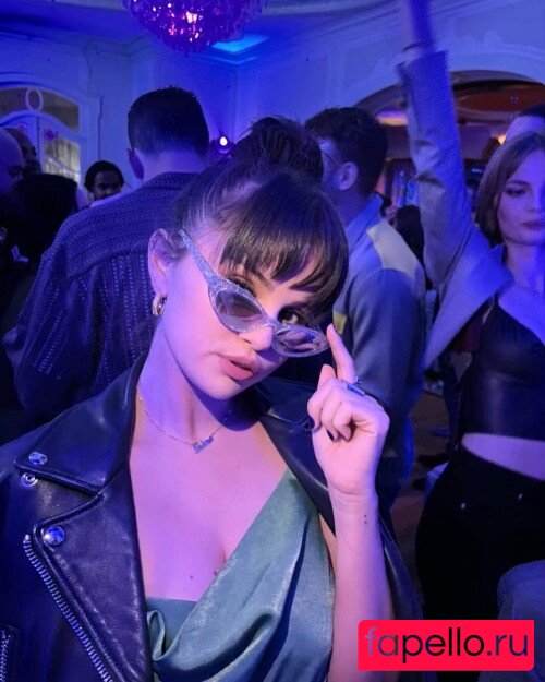Selena Gomez Nude Onlyfans Photo 45