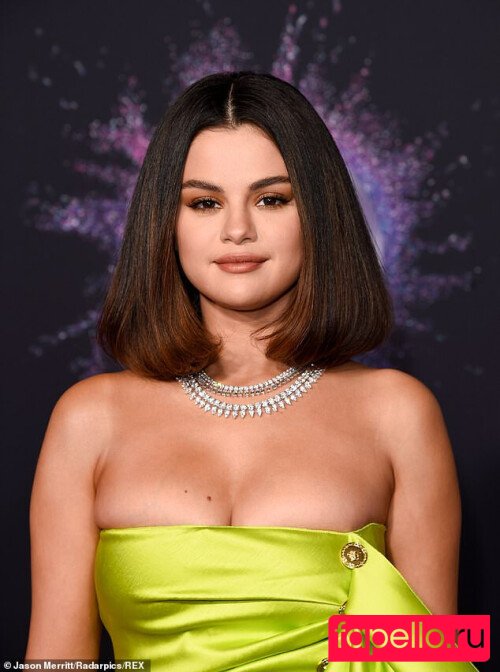 Selena Gomez Nude Onlyfans Photo 9