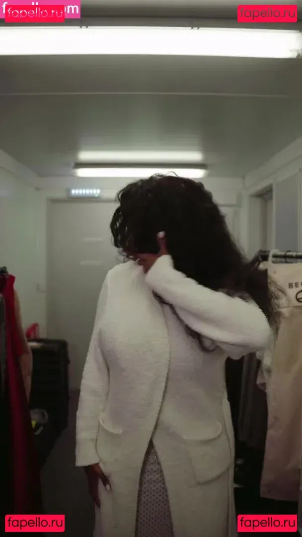 Oti Mabuse Onlyfans Photo Gallery 