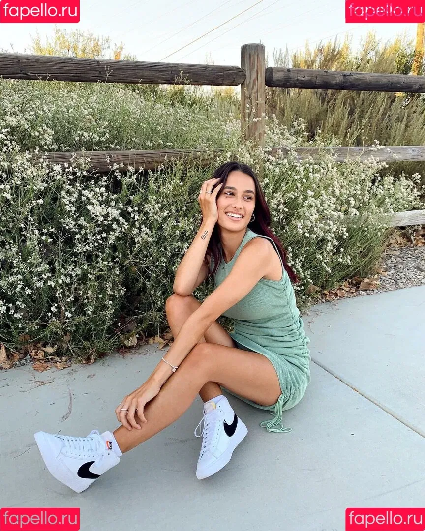 carlieauszler Onlyfans Photo Gallery 