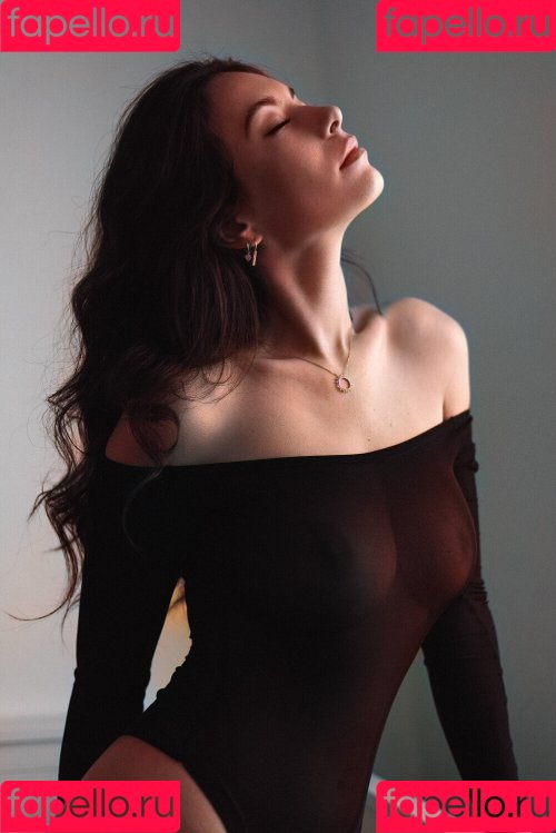 Caroline Podlewski Onlyfans Photo Gallery 