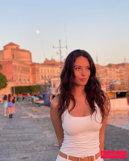 Caroline Podlewski Nude Onlyfans Photo 8