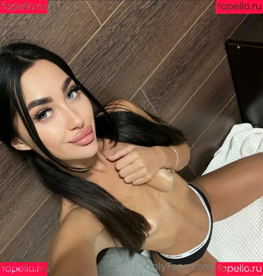 mi_ameli Onlyfans Photo Gallery 
