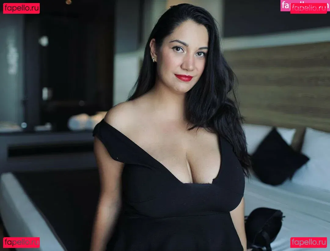 Isa Malone Onlyfans Photo Gallery 