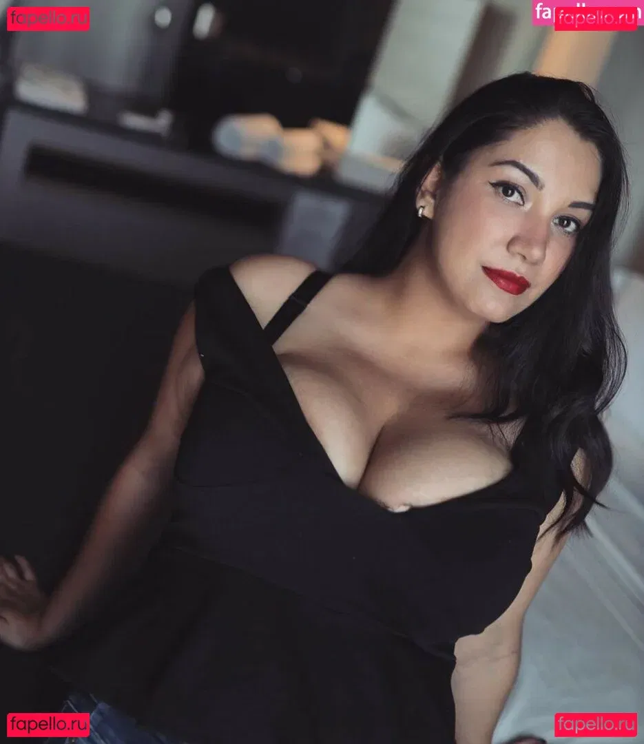 Isa Malone Onlyfans Photo Gallery 