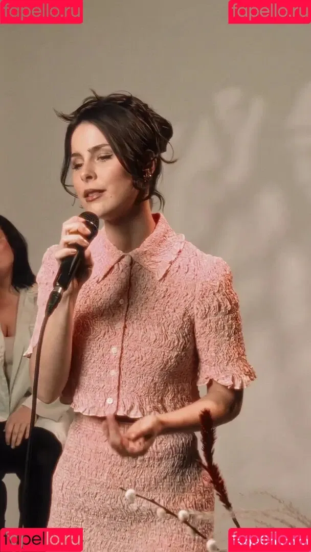 Lena Meyer-Landrut Onlyfans Photo Gallery 
