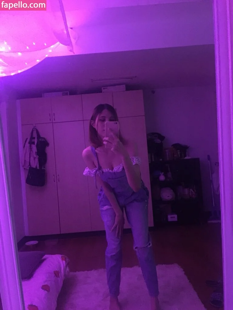 Kura Onee-san Onlyfans Photo Gallery 