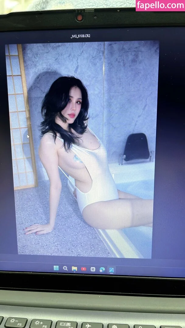 Kura Onee-san Onlyfans Photo Gallery 