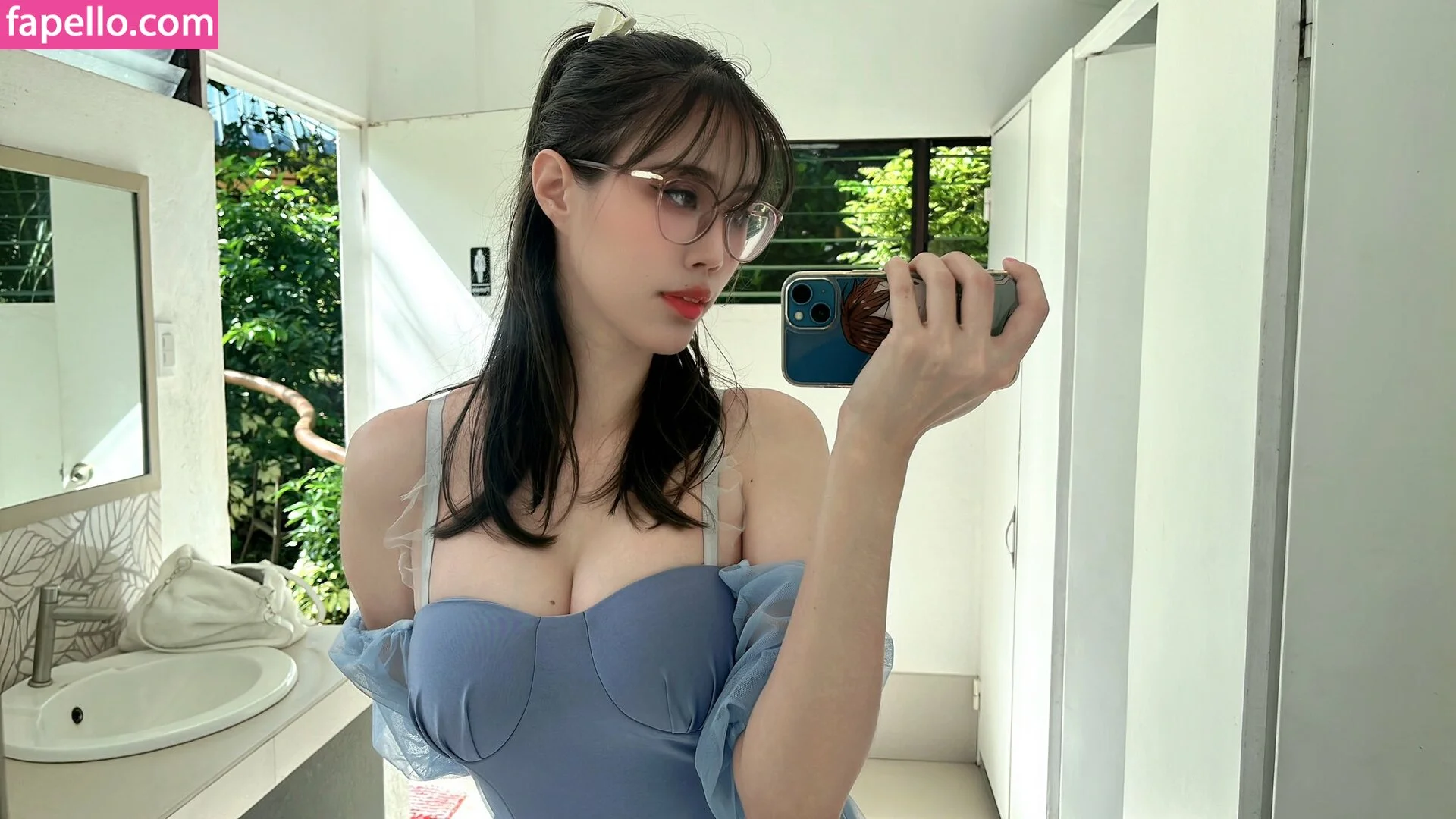 Kura Onee-san Onlyfans Photo Gallery 