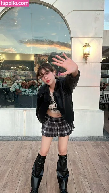 Kura Onee-san Onlyfans Photo Gallery 