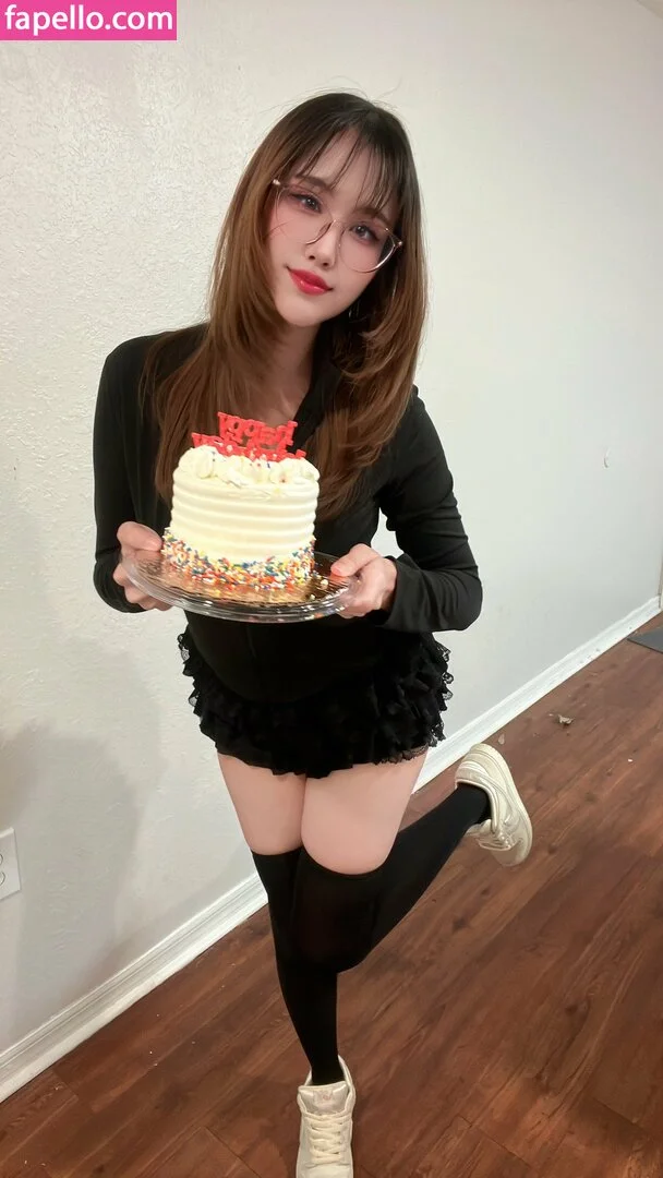 Kura Onee-san Onlyfans Photo Gallery 